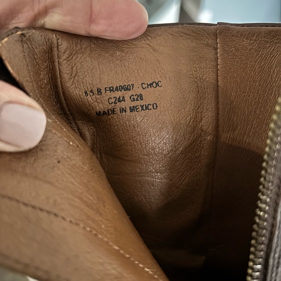 Frye Veronica Bootie dark brown NWT but zipper “ pull” is in need of repair - Picture 8 of 9